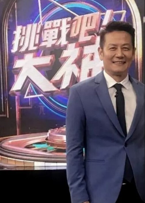 网聊奔现操逼现场，离婚少妇像发情母狗一样彻底失控 - 热播影院